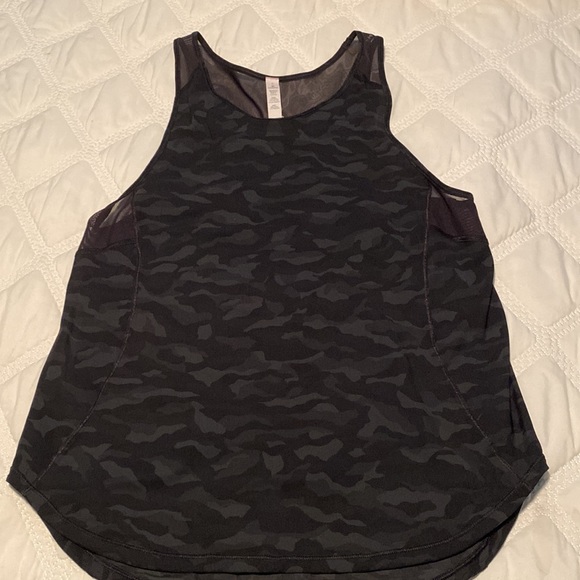 Lululemon tank in excellent condition - Picture 2 of 4